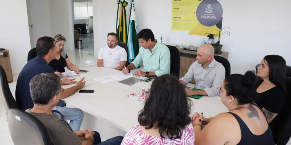 Durante a assinatura, os empresários oficializaram a assinatura do contrato e manifestaram seu interesse