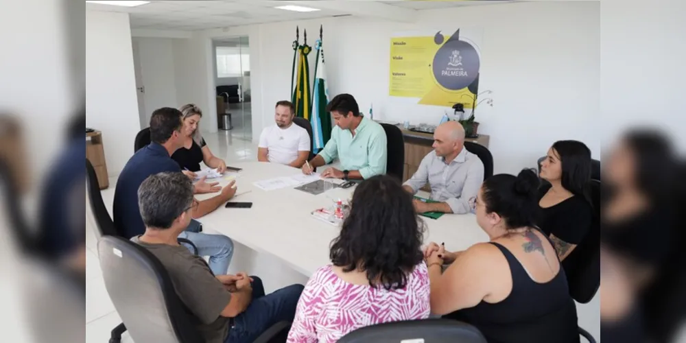 Durante a assinatura, os empresários oficializaram a assinatura do contrato e manifestaram seu interesse