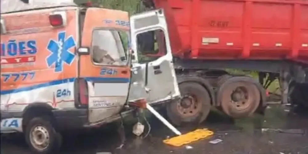 Duas pessoas morreram no local