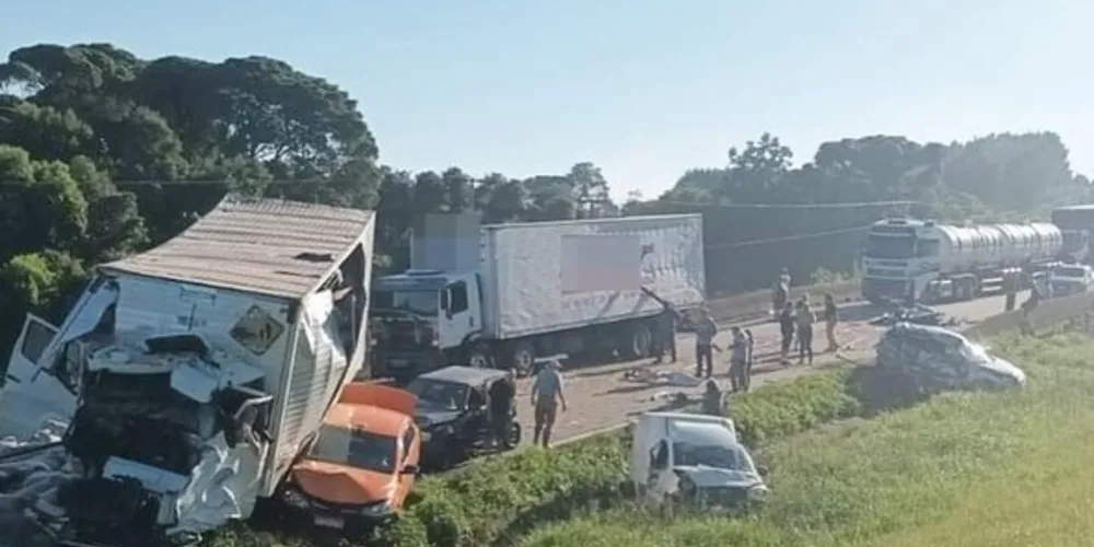São pelo sete veículos envolvidos no acidente