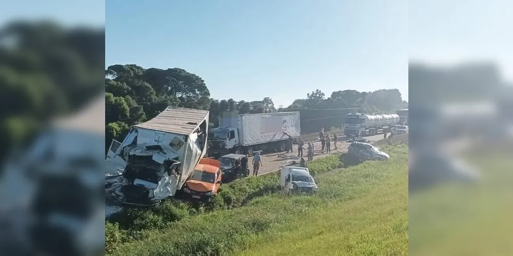 São pelo sete veículos envolvidos no acidente