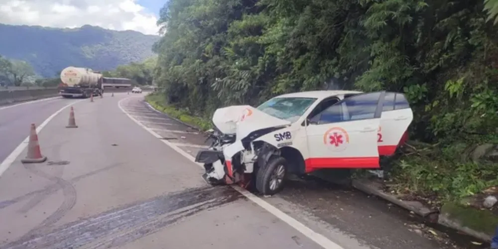 O motorista foi socorrido primeiramente pela Polícia Rodoviária Federal (PRF) e foi encaminhado para o Hospital Evangélico.