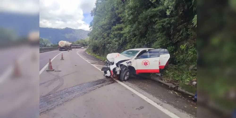 O motorista foi socorrido primeiramente pela Polícia Rodoviária Federal (PRF) e foi encaminhado para o Hospital Evangélico.