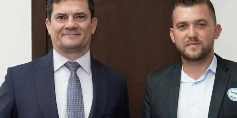 Sérgio Moro recebe Associação dos Engenheiros e Arquitetos de Ponta Grossa