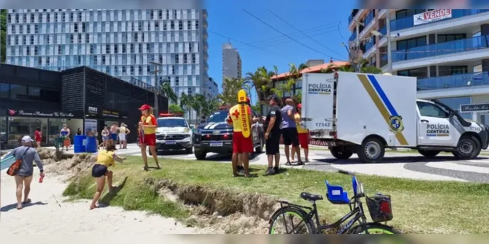 Corpo foi avistado pela equipe aérea que realizava as buscas a cerca de 200m da areia.