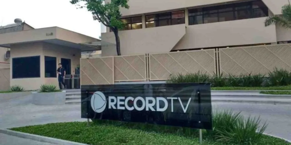 A transmissão do sinal de seu celular foi identificada em Japeri, na Baixada Fluminense.