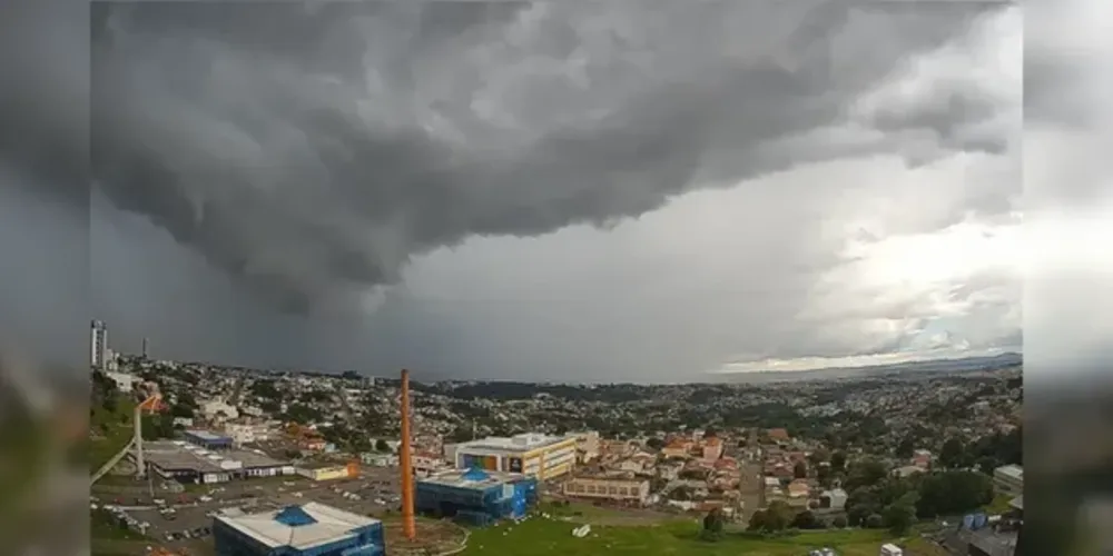 O alerta amarelo para os Campos Gerais indica linhas de instabilidade atuando na região.