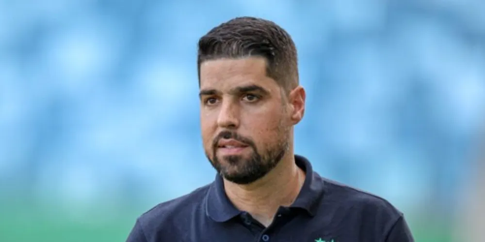 Português irá substituir Mano Menezes