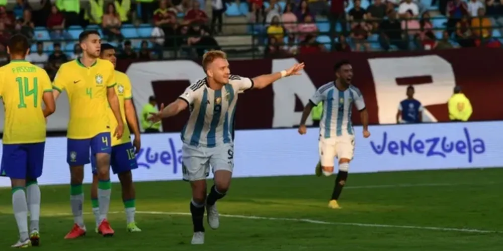 O gol da vitória argentina foi marcado aos 32 minutos do segundo tempo pelo centroavante