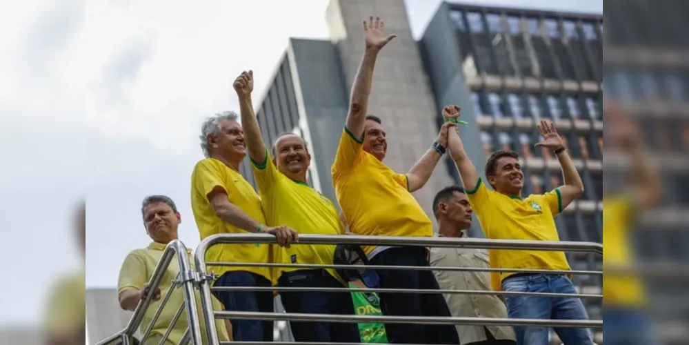 Bolsonaro esteve ao lado de governadores e deputados