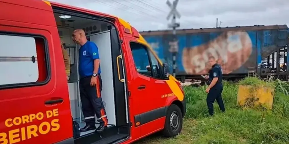 Acidente ocorreu em Pinhais, na região metropolitana de Curitiba, na manhã deste sábado (13).