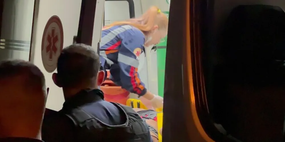 Mulher foi baleada na noite desta quarta-feira (21), em Ponta Grossa