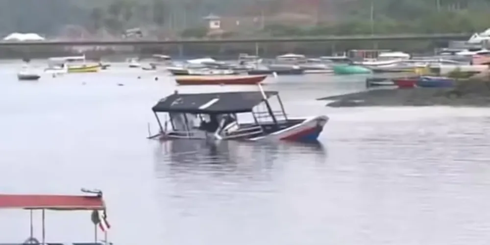 O acidente ocorreu por voltas das 22h de domingo (21)