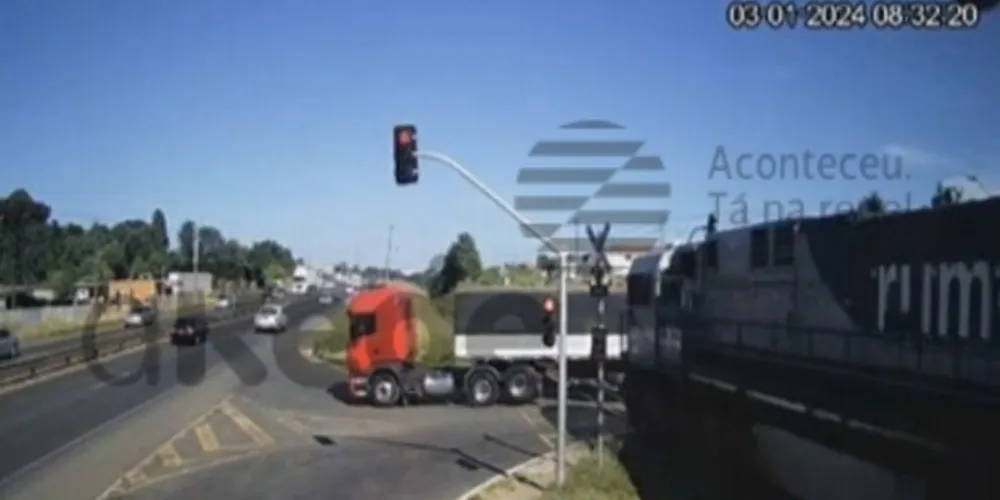 Imagem ilustrativa da imagem Vídeo mostra batida de trem em caminhão na Souza Naves