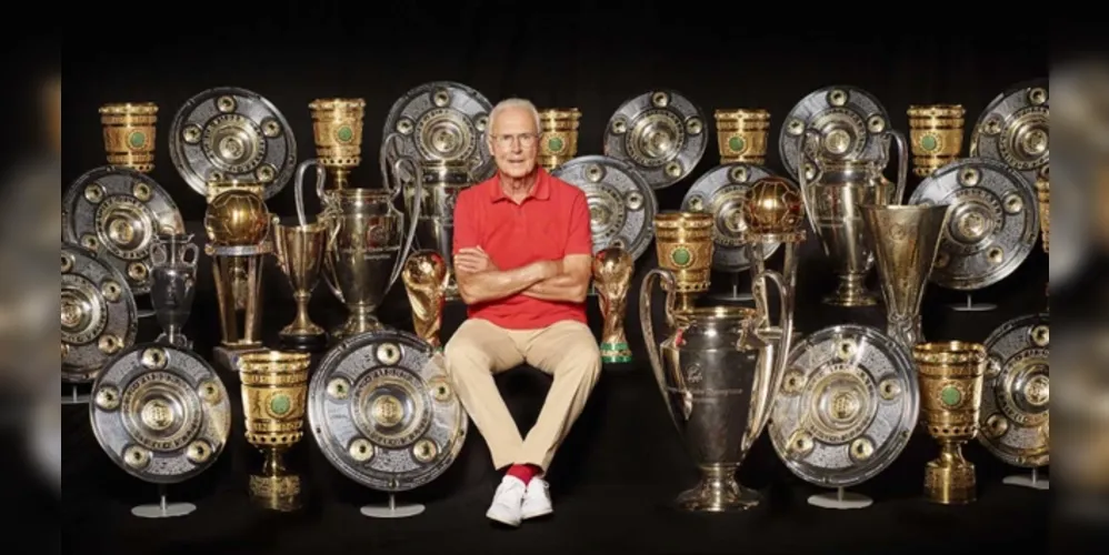 Beckenbauer era referência histórica do Bayern de Munique, onde atuou por 13 anos e conquistou uma série de títulos.