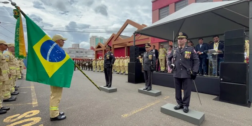 O Tenente-Coronel Emerson José Guimarães Ferreira passou o comando para o Tenente-Coronel Rafael Lorenzetto.