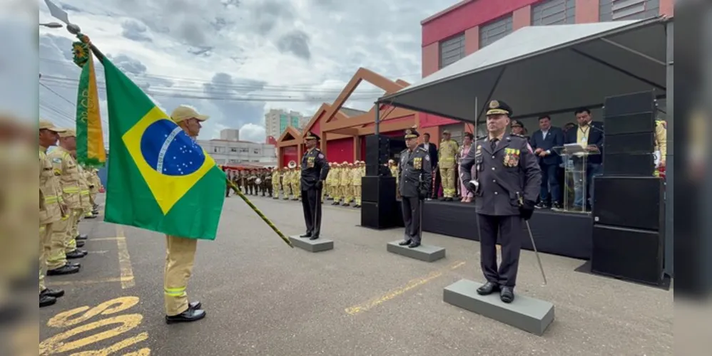 O Tenente-Coronel Emerson José Guimarães Ferreira passou o comando para o Tenente-Coronel Rafael Lorenzetto.