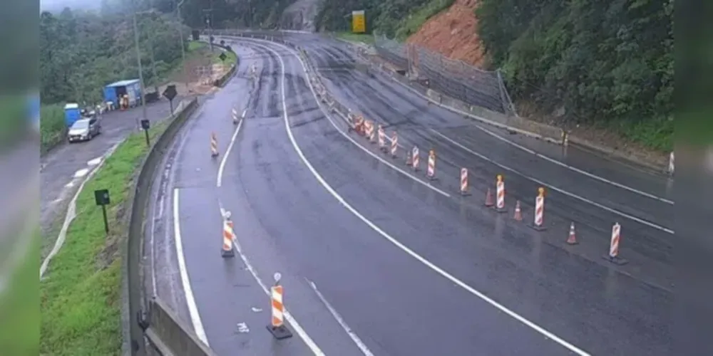 Rodovia estava fechada devido as fortes chuvas