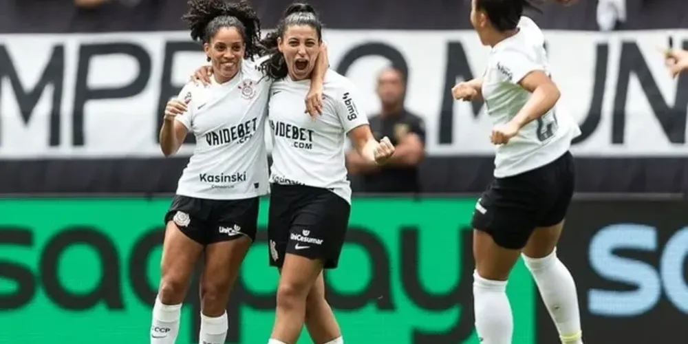 Imagem ilustrativa da imagem Corinthians vence o Cruzeiro e é tricampeão da Supercopa