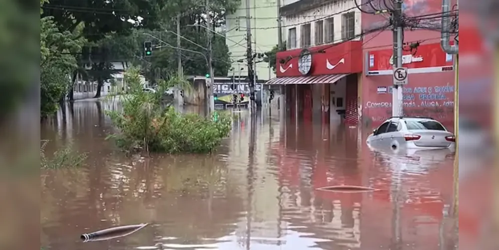 Segundo a Defesa Civil, o acumulado de chuvas chegou a 150 milímetros em algumas áreas.