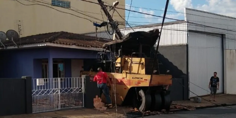 Acidente aconteceu no centro da cidade