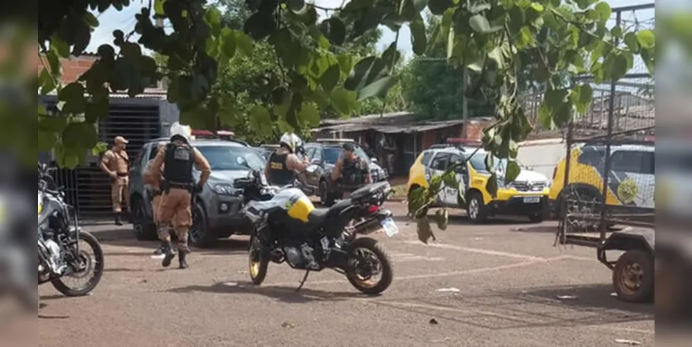 Neste momento, agentes da PM estão no local