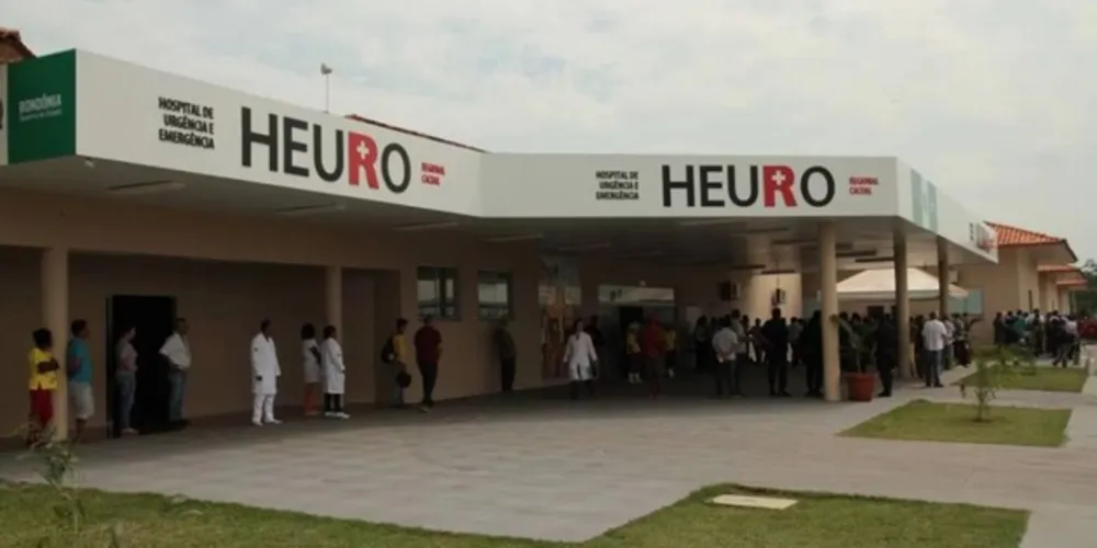 O menino segue internado em coma induzido no Heuro