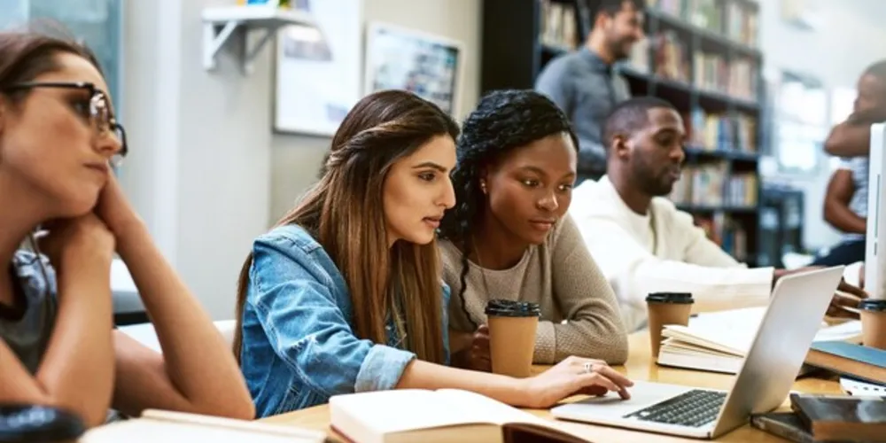 O valor da bolsa estágio será de R$ 444,43 mensais para carga horária de 20 horas semanais