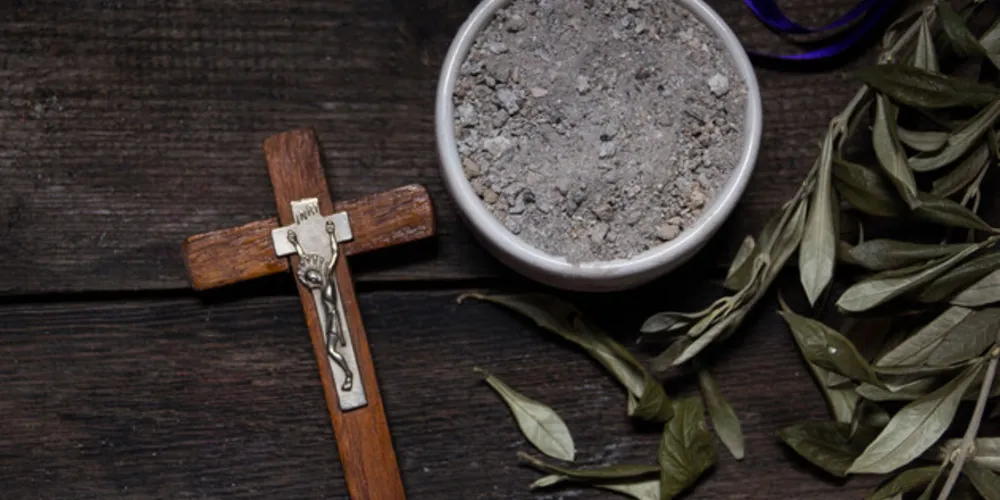 Passagens bíblicas reforçam a importância da Quarta-Feira de Cinzas como um momento de introspecção e renovação