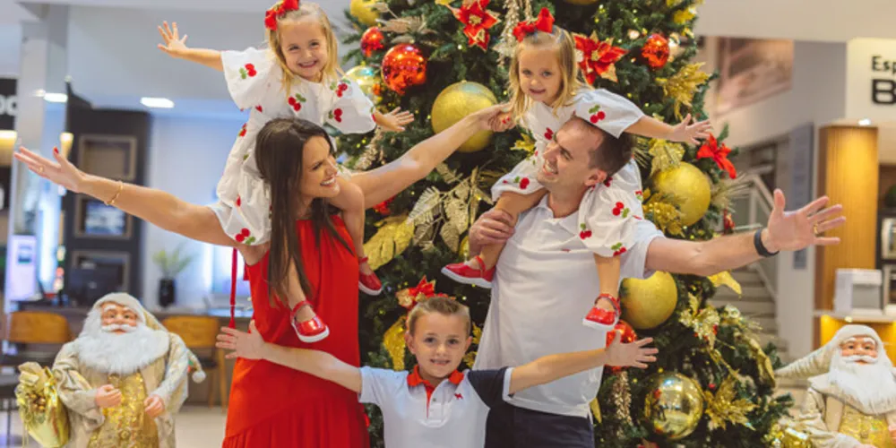 William Delinski e Luciana Marçal Delinski com seus filhos, Bernardo, Valentina e Sophia Marçal Delinski