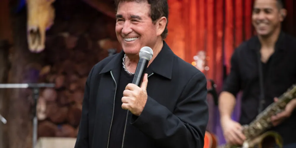 Nesta sexta-feira (16), os primeiros a subirem ao palco na praia de Caiobá, em Matinhos, são os integrantes do Trio Parada Dura, a partir das 20h30.
Foto: Divulgação
O cantor Amado Batista vai se apresentar em Matinhos e Pontal do Paraná.