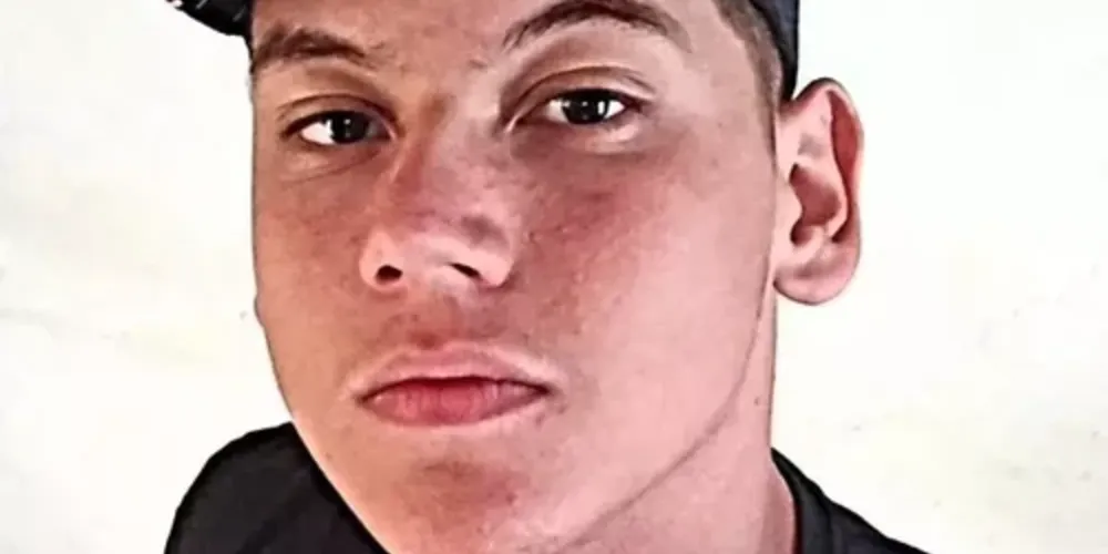 A vítima foi identificada como Alex Daniel Proença Alves, de 17 anos
