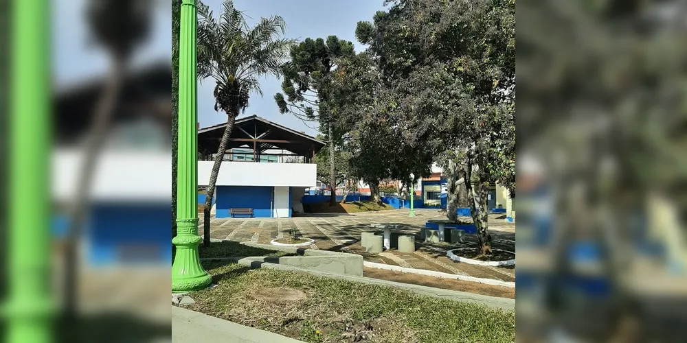 Praça fica ao lado da avenida Ernesto Vilela, em Ponta Grossa