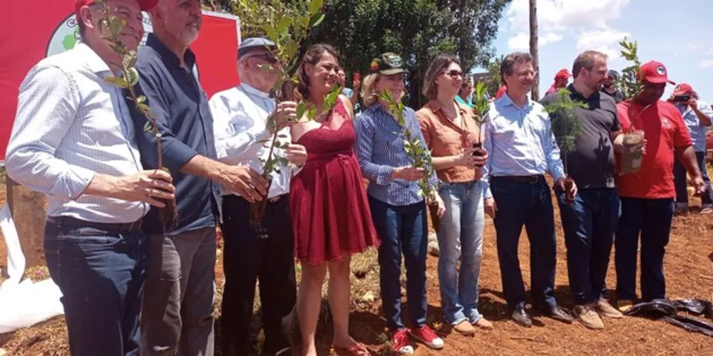 A conquista é das famílias do Movimento dos Trabalhadores Rurais Sem Terra (MST), que lembraram a participação e o engajamento do bispo Dom Sergio Arthur Braschi em todo o processo