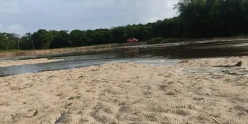 O local onde a vítima submergiu tem 6 metros, e pode chegar a até 20 metros, de profundidade.