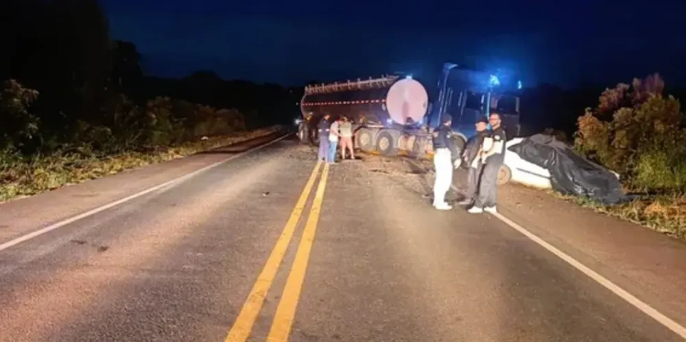 O motorista do caminhão não teve ferimentos e o bafômetro apontou negativo para a presença de álcool