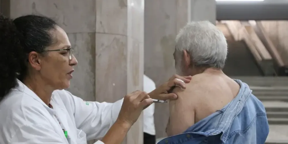 O infectologista Gonzalo Vecina Neto ressaltou que atualmente há uma baixa cobertura de vacinação de crianças