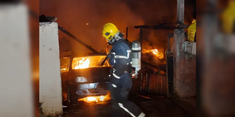 Incêndio aconteceu na noite desta quarta-feira (07)