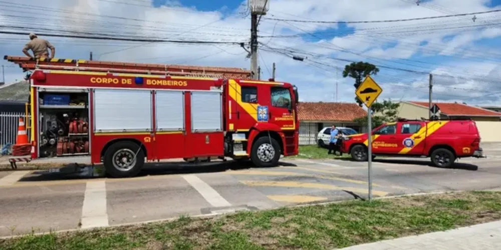 Três grupamentos do Corpo de Bombeiros foram acionados devido a gravidade.