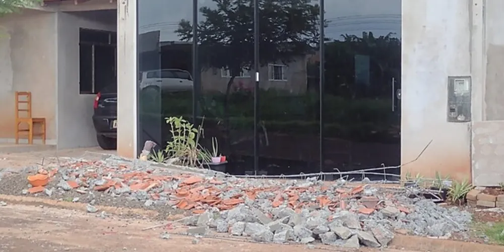 As causas do acidente devem ser investigadas pela polícia.