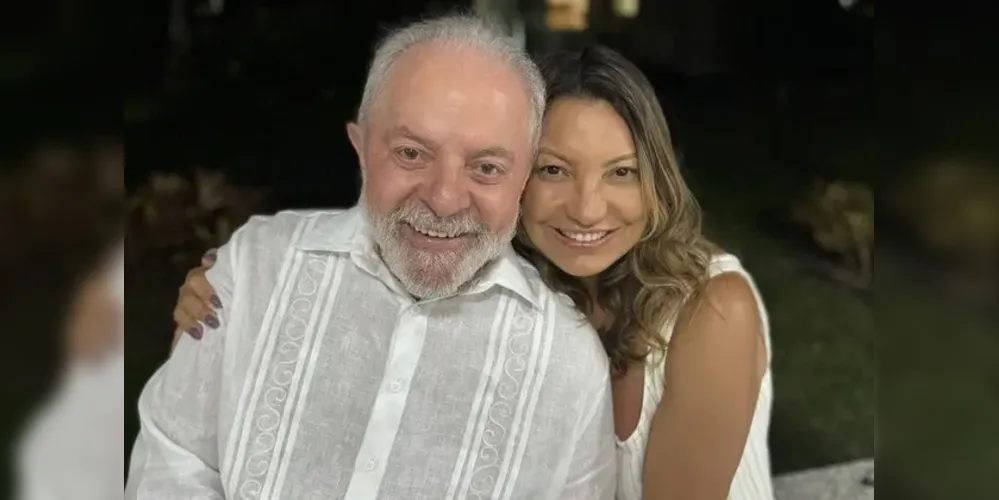 Na virada do ano, a primeira-dama Janja publicou uma foto ao lado de Lula que passou a folga de fim de ano na ilha Restinga de Marambaia, no Rio de Janeiro.