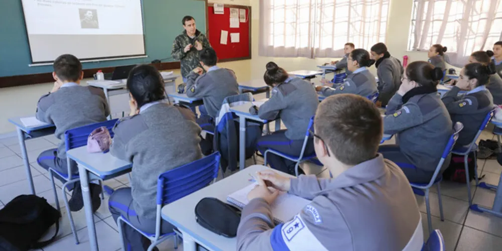 Nas escolas que aprovaram a adesão ao modelo cívico-militar, as votações favoráveis superaram a marca de 50%