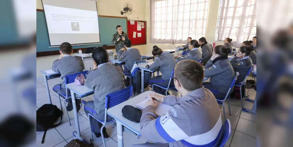 Nas escolas que aprovaram a adesão ao modelo cívico-militar, as votações favoráveis superaram a marca de 50%