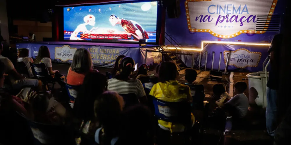 Exibição acontece em frente a Estação Ferroviária