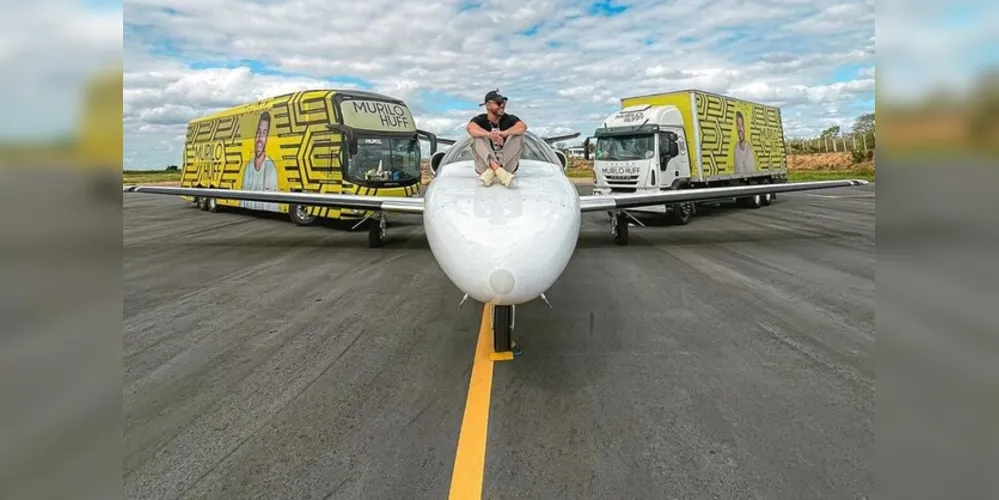 O avião do cantor estava sendo levado para a área reservada no aeroporto de Goiânia para realizar ensaios no solo, quando houve uma intercorrência técnica