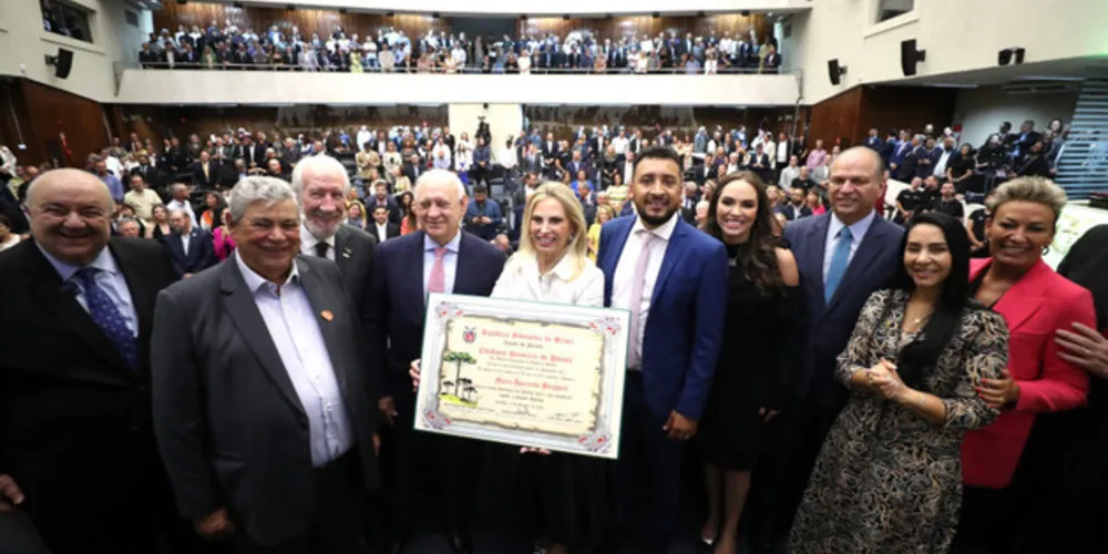 Solenidade realizada na noite desta terça-feira (27) lotou o Plenário da Assembleia Legislativa do Paraná