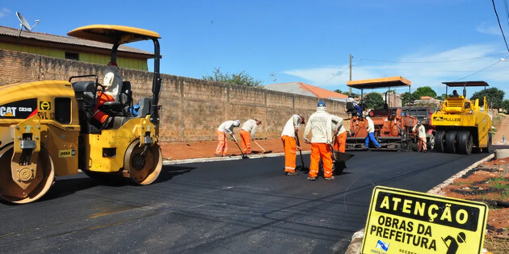Aplicação de asfalto deve seguir em ritmo acelerado na cidade.