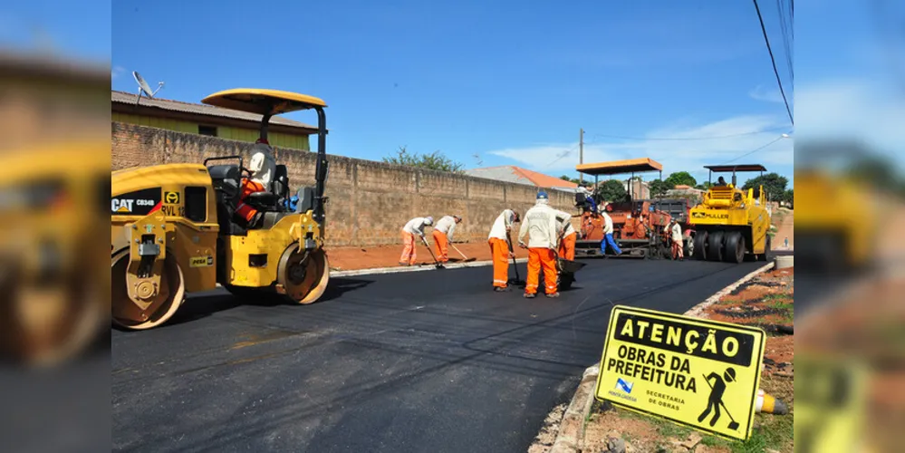 Aplicação de asfalto deve seguir em ritmo acelerado na cidade.