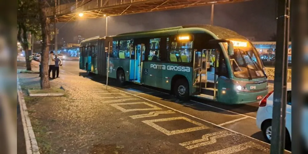 Uma discussão entre passageiros aconteceu na noite desta quarta-feira (17)