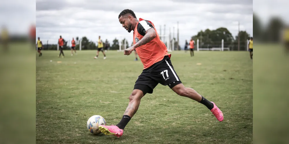 Operário enfrenta o Galo Maringá neste domingo (25)